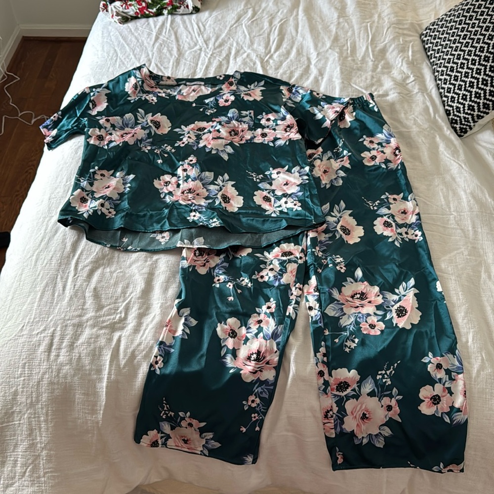 Silky floral pjs!